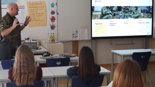 Foto zeigt Präsentation der Bundeswehr
