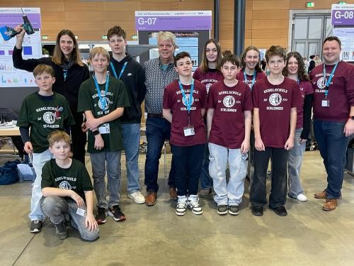 Grupenfoto der Schülerteams beim diesjährigen Wettbewerb von Jugend forscht teil. 